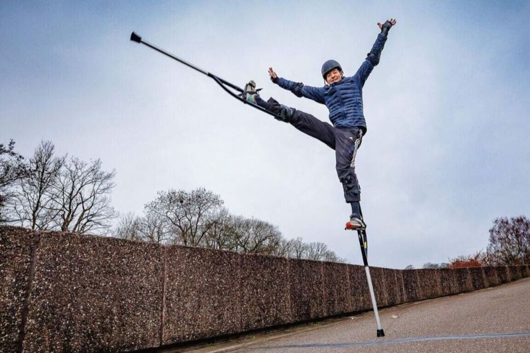 Wereldrecord halve marathon op stelten!