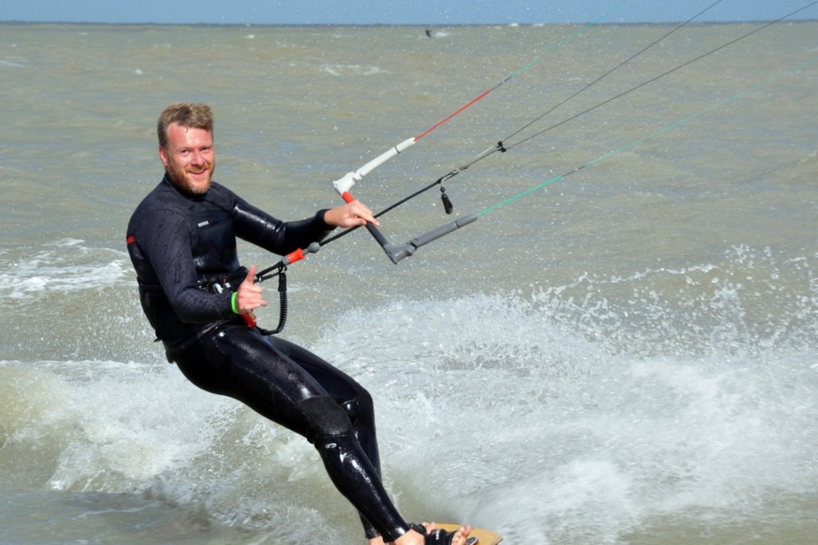 Waldo kitesurft de kust af tvv Te Gek!